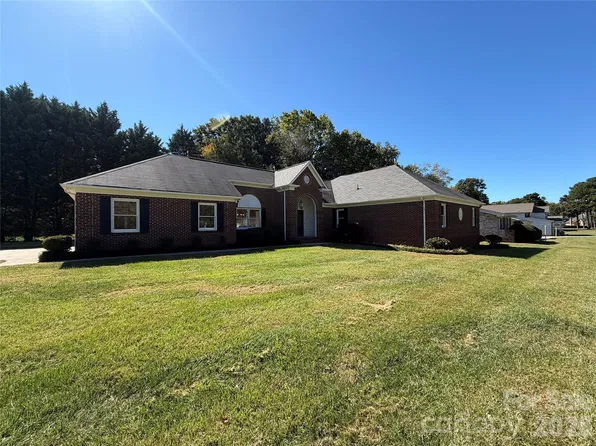 5244 Dayan Dr, Charlotte, NC 28216