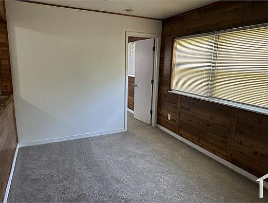 4th image of 10436 Earl Dr