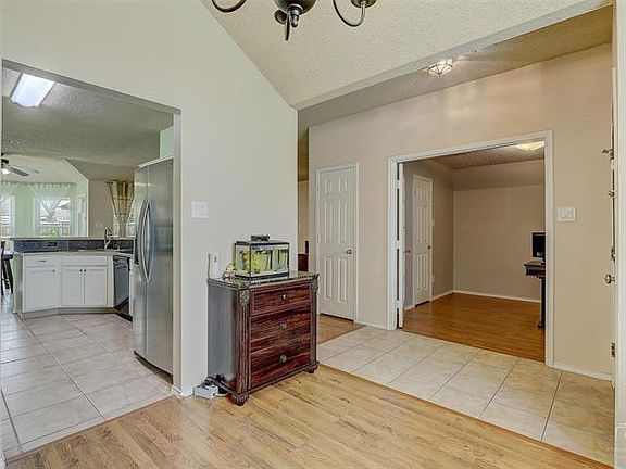 5th image of 9941 Buckingham Ln