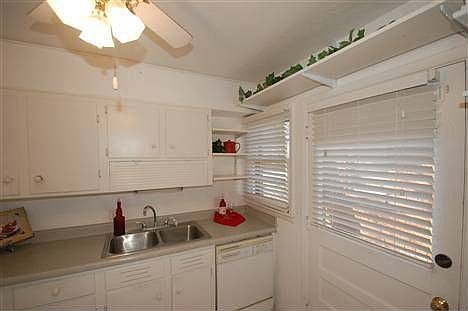 4th image of 2608 Manchester Dr