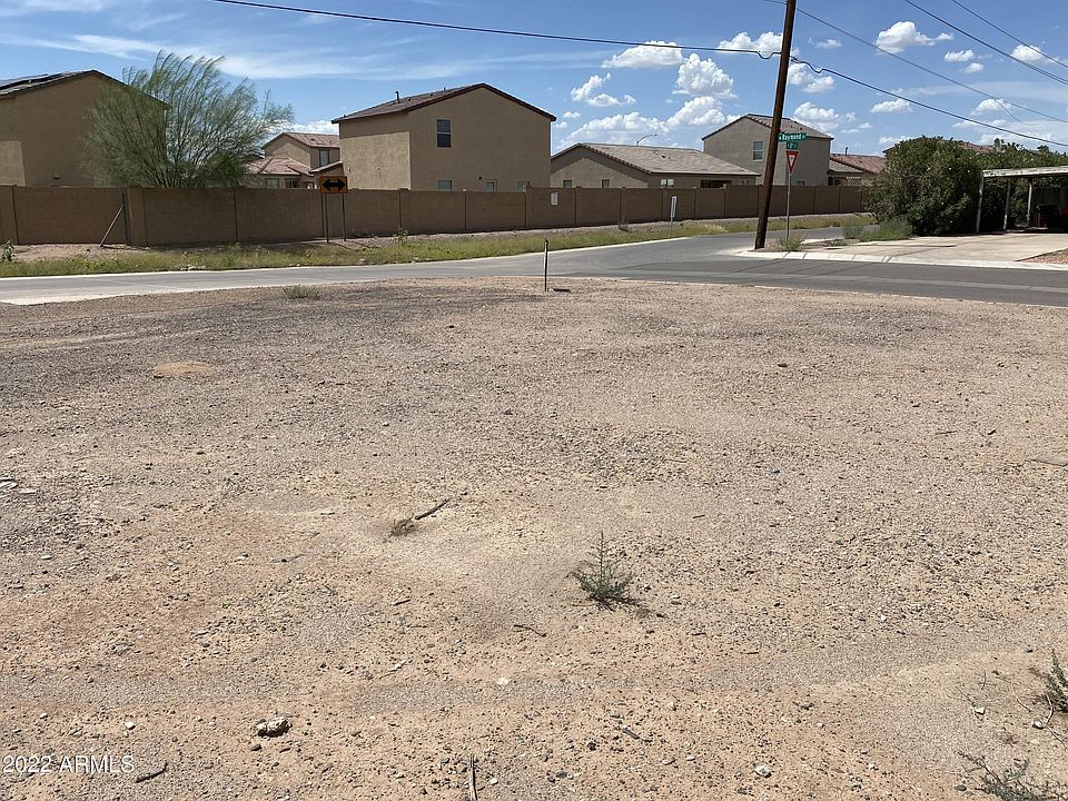 2nd image of 760 N 8th Pl