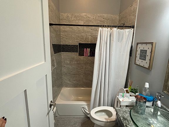 4th image of 2810 Euclid Ave Unit 1
