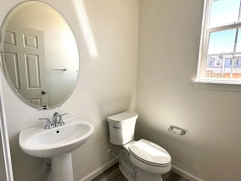 621 Cogburn Cir — Photo 10