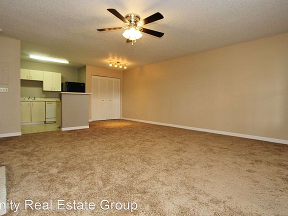 4th image of 390 Woodside 106 Dr