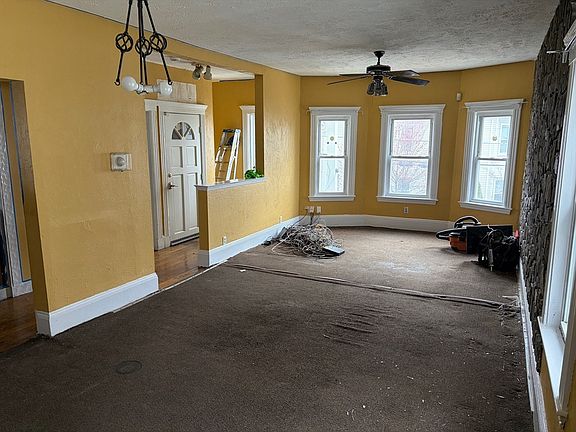 5th image of 28 Vernal St