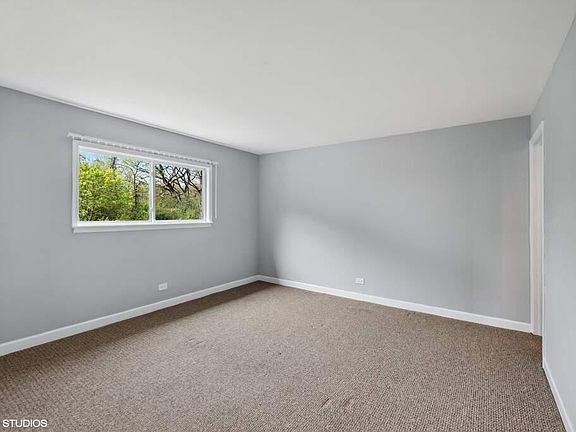 5th image of 16W625 Mockingbird Ln APT 208