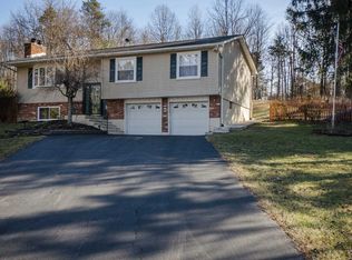 2 Elbern Dr, Poughkeepsie, NY 12603