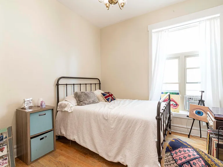 2537 N Sheffield Ave #207 — Photo 6