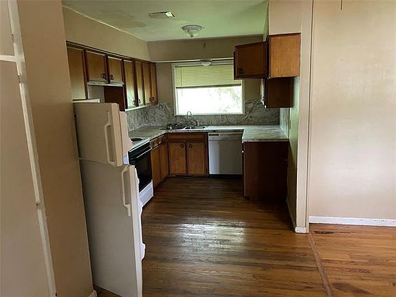4th image of 809 N Willis St