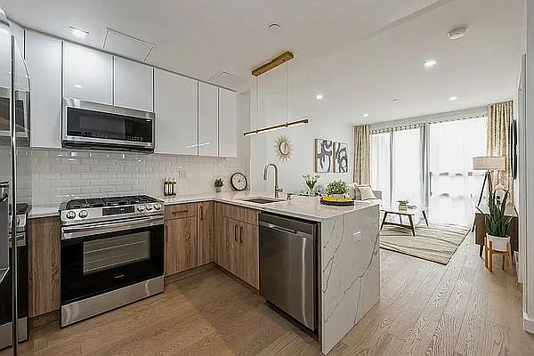 Rented by E Realty International Corp | media 1