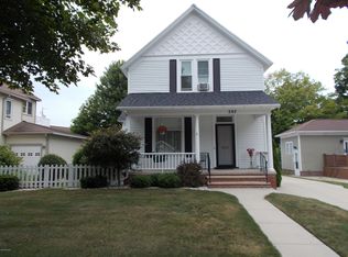 207 N Ferry St, Ludington, MI 49431