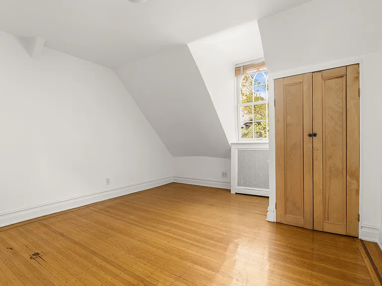 60 Hicks St — Photo 13