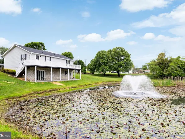 1328 Hahns Ln, Toms Brook, VA 22660