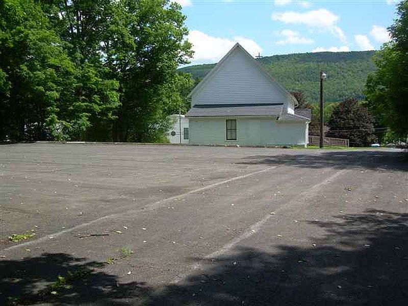 5th image of 77 MAIN Street