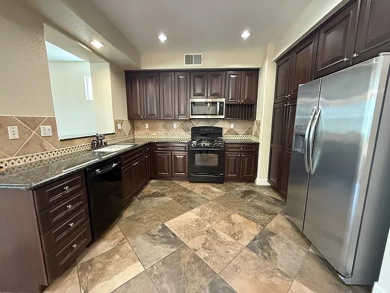3360 Chartwell St — Photo 3