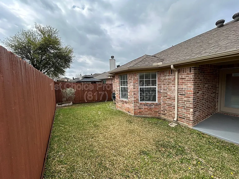 1835 Woodchase Dr — Photo 25