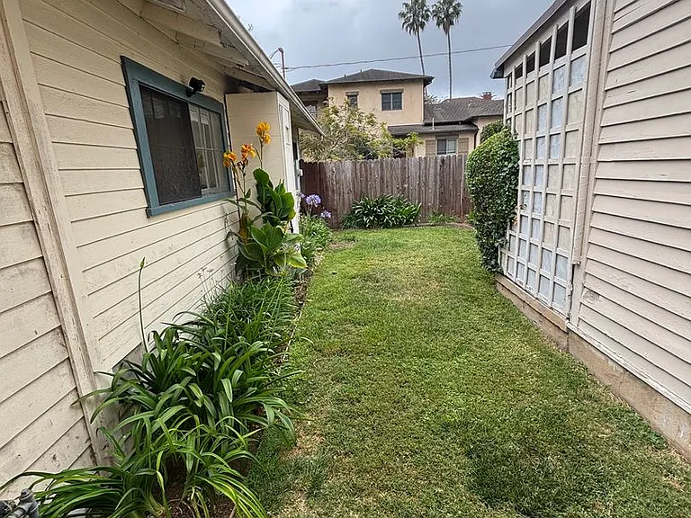 1330 Carmelita Ave — Photo 16