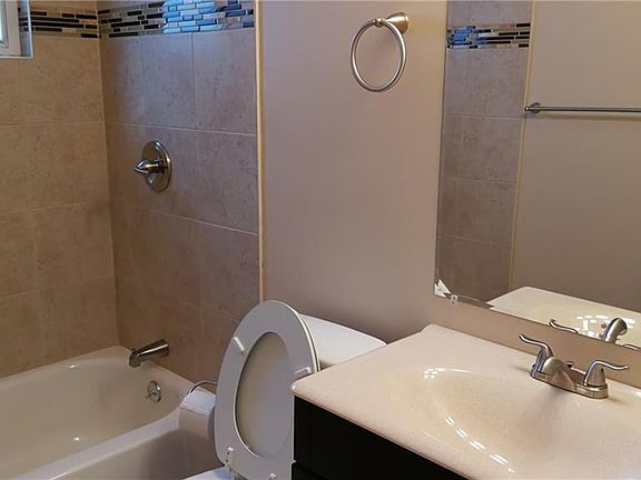 4th image of 27100 Park Ct