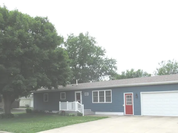 102 Hillhaven Dr, Forest City, IA 50436