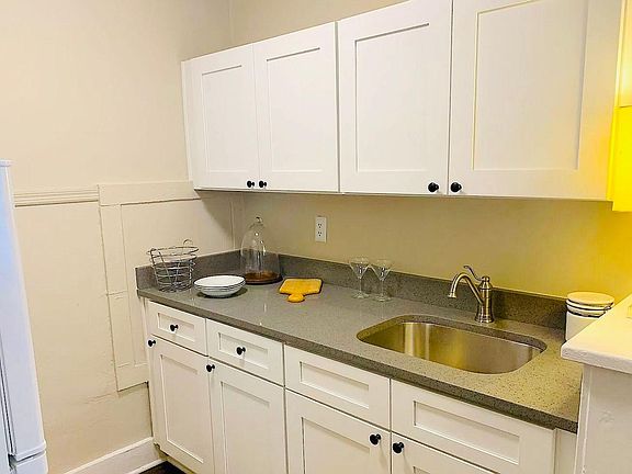 4th image of 524 Gladstone Blvd Unit 11