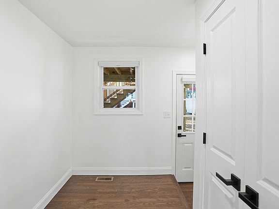 5th image of 53 Rochambeau Ave #1