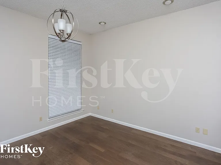928 Micarta Dr — Photo 4
