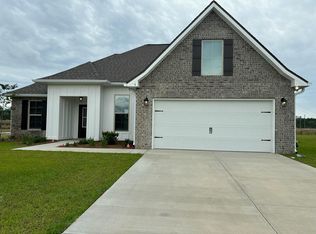 6 Bon Ami Dr, Freeport, FL 32439