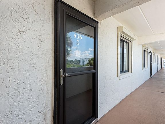 4th image of 2469 S Washington Ave APT 406C