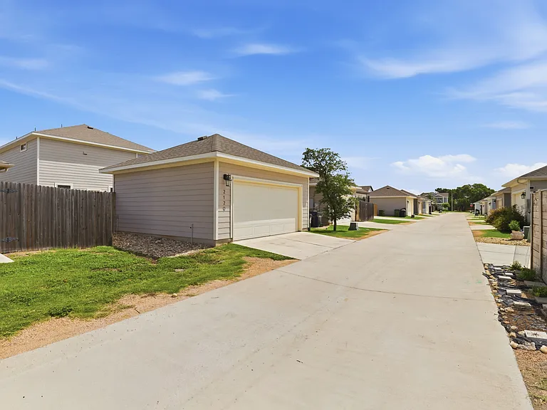 2129 Pecan Island Dr — Photo 17