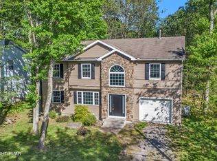 8913 Deerfield Rd, Tobyhanna, PA 18466
