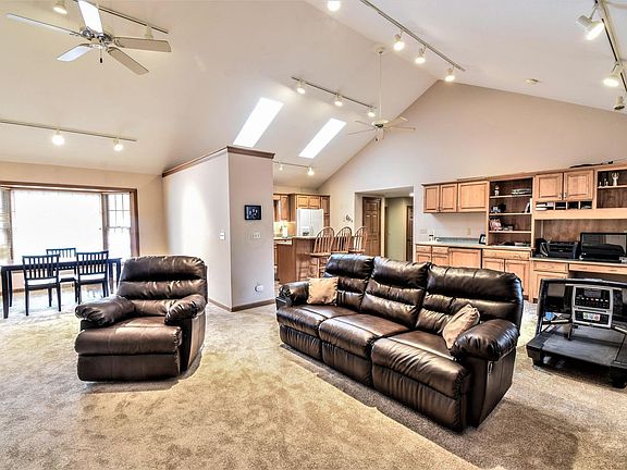 4th image of 142 Denison Dr