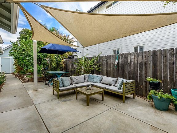 5th image of 213 Creekside Way