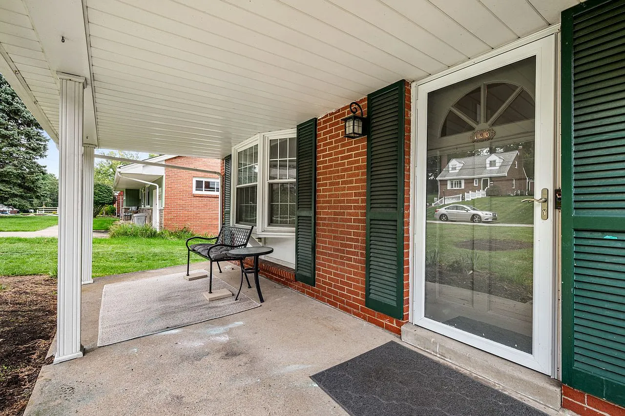 4 bed, 2.5 bath, 1846 sqft, $3,000 — Photo 3