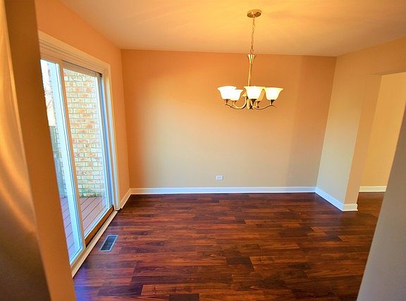 5th image of 219 Edgewater Dr