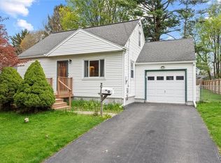 302 Twin Elms Ln, North Syracuse, NY 13212