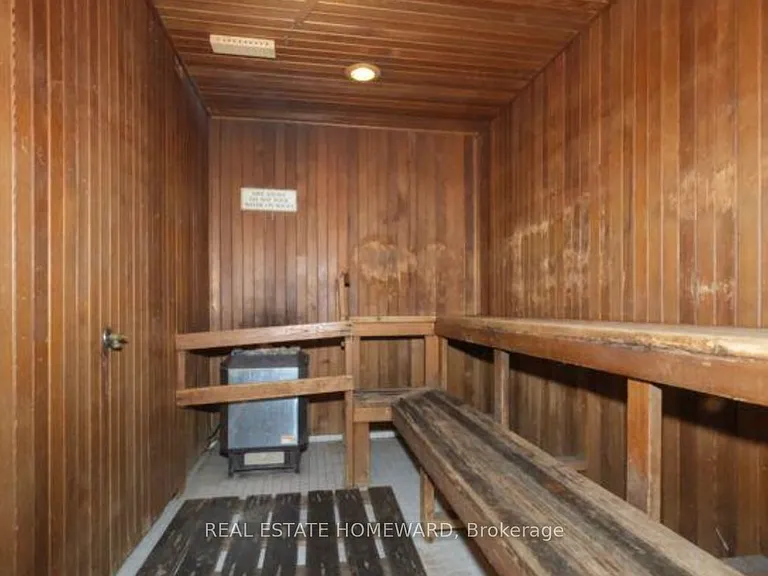 18 Lee Centre Dr #Penthouse 305 — Photo 8