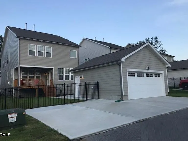 2925 Farmhouse Dr — Photo 32