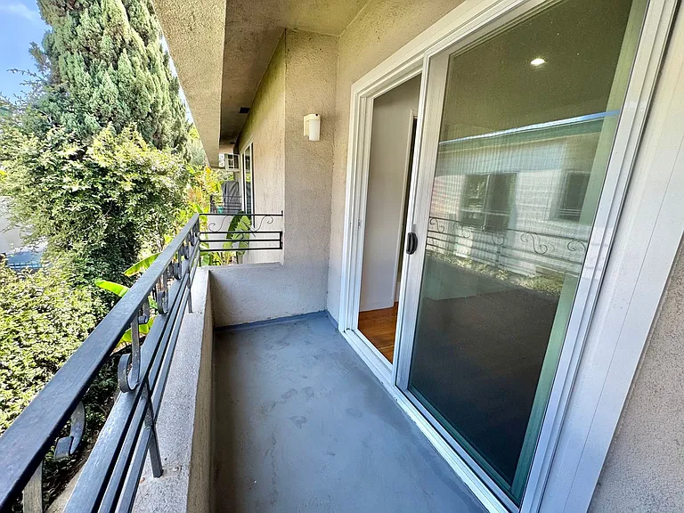 3345 Mentone Ave — Photo 6