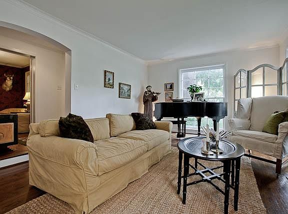 4th image of 4053 Bryn Mawr Dr