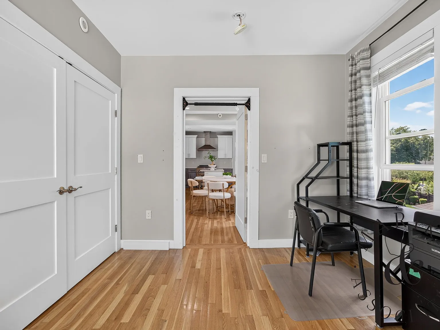 4 bed, 3.0 bath, 1800 sqft, $5,300 — Photo 4