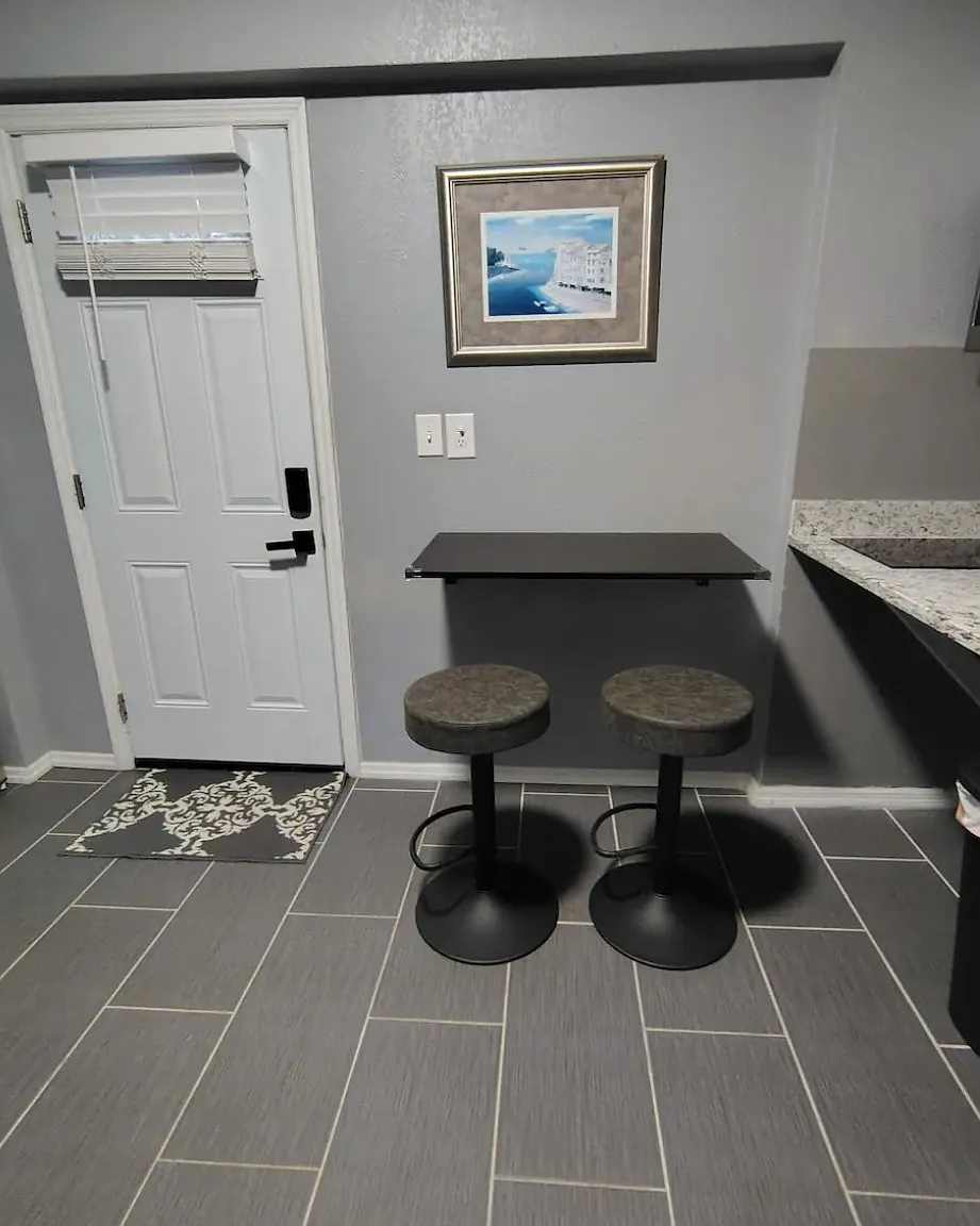 Studio, 400 sqft, $1,200 — Photo 3