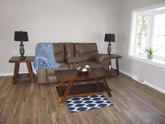 2nd image of 108 N Lindow Dr