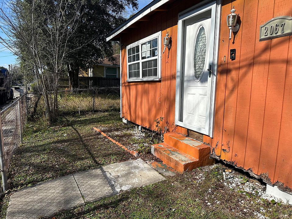 1st image of 2067 Woodside Street