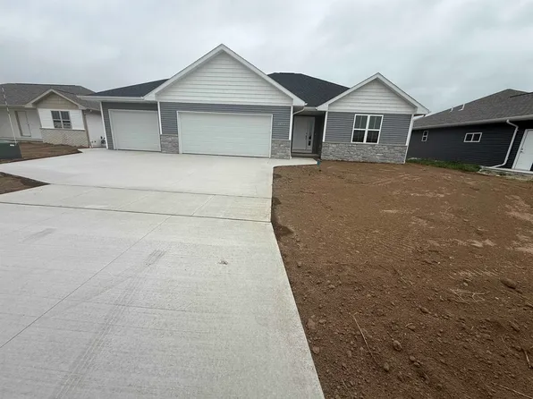 1933 Huffcutt Ln, Waupaca, WI 54981