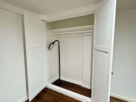 5th image of 2837 Franklin Ave E #6