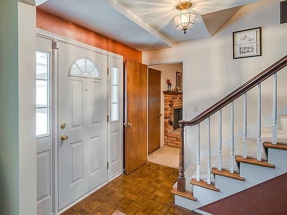 4th image of 3563 Larchmont Dr