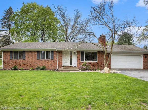 7315 Northdale Dr, Brighton, MI 48116