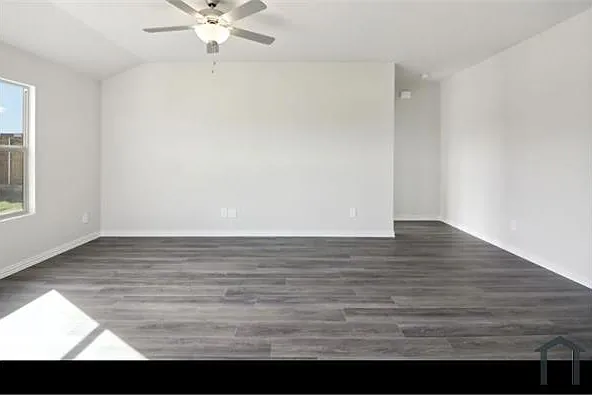 807 Easthill Dr — Photo 26