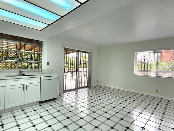 3rd image of 1692 Parkland Way