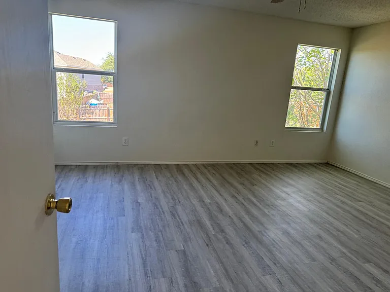 5100 Waterford Dr — Photo 6